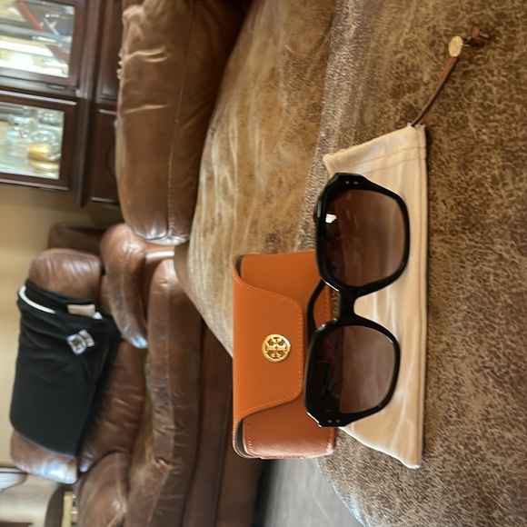 Tori Burch sunglasses, black , brand new neverworn - Picture 7 of 7